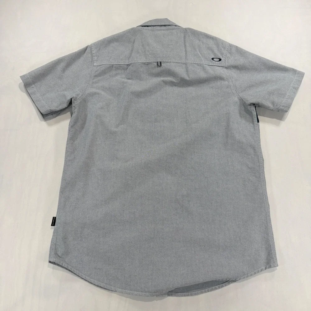 Oakley Button Up Shirt Mens Small Grey Navy Blue Stripe Short Sleeve Casual Top